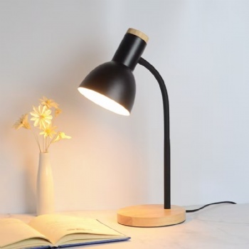 881 Metal table lamps